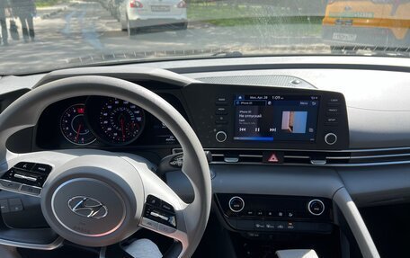 Hyundai Elantra, 2022 год, 2 100 000 рублей, 10 фотография