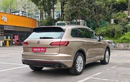 Volkswagen Touareg III, 2019 год, 3 750 000 рублей, 4 фотография