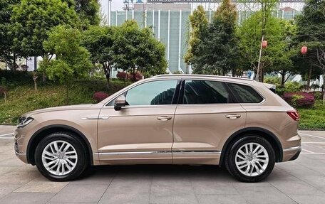 Volkswagen Touareg III, 2019 год, 3 750 000 рублей, 10 фотография