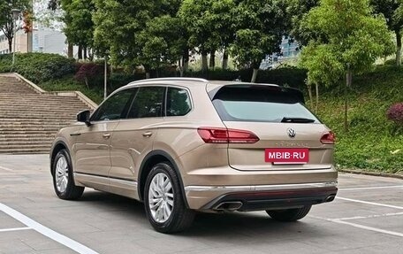 Volkswagen Touareg III, 2019 год, 3 750 000 рублей, 7 фотография