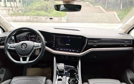 Volkswagen Touareg III, 2019 год, 3 750 000 рублей, 23 фотография