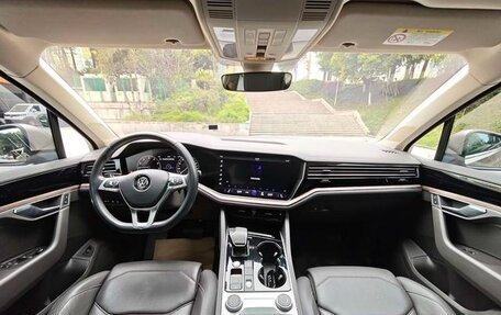 Volkswagen Touareg III, 2019 год, 3 750 000 рублей, 28 фотография