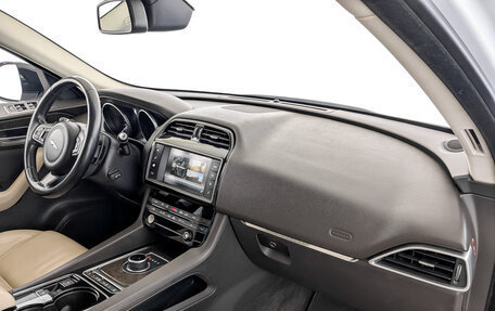 Jaguar F-Pace, 2016 год, 3 210 000 рублей, 11 фотография