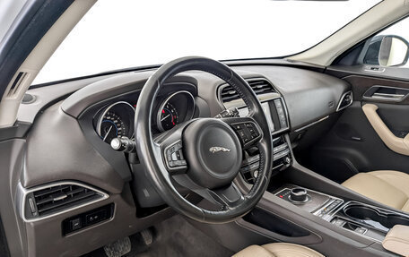 Jaguar F-Pace, 2016 год, 3 210 000 рублей, 16 фотография