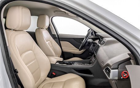 Jaguar F-Pace, 2016 год, 3 210 000 рублей, 24 фотография