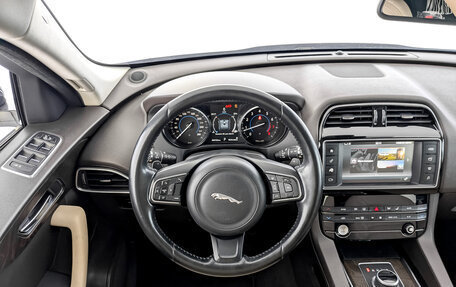 Jaguar F-Pace, 2016 год, 3 210 000 рублей, 22 фотография