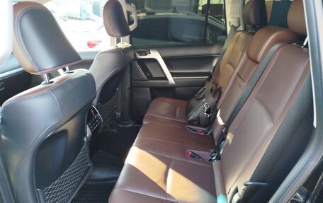 Toyota Land Cruiser Prado 150 рестайлинг 2, 2020 год, 5 800 000 рублей, 25 фотография