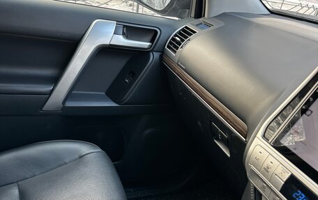 Toyota Land Cruiser Prado 150 рестайлинг 2, 2019 год, 4 750 000 рублей, 5 фотография