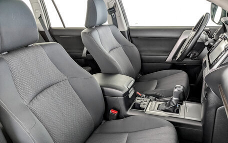 Toyota Land Cruiser Prado 150 рестайлинг 2, 2020 год, 5 495 000 рублей, 24 фотография