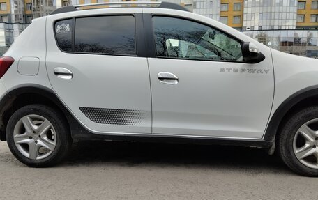 Renault Sandero II рестайлинг, 2018 год, 950 000 рублей, 2 фотография