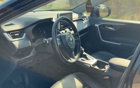 Toyota RAV4, 2022 год, 3 650 000 рублей, 6 фотография