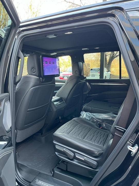 Cadillac Escalade V, 2025 год, 24 500 000 рублей, 2 фотография