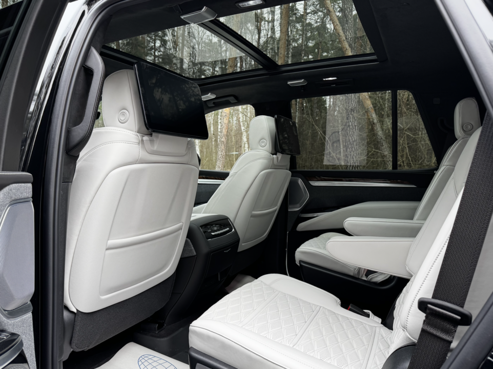 Cadillac Escalade V, 2025 год, 24 500 000 рублей, 11 фотография