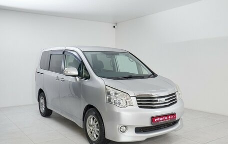 Toyota Noah III, 2013 год, 1 335 000 рублей, 1 фотография