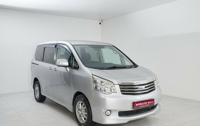 Toyota Noah III, 2013 год, 1 335 000 рублей, 1 фотография