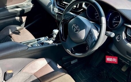 Toyota C-HR I рестайлинг, 2017 год, 1 899 000 рублей, 9 фотография