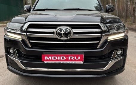 Toyota Land Cruiser 200, 2019 год, 11 000 000 рублей, 30 фотография