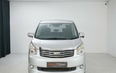 Toyota Noah III, 2013 год, 1 335 000 рублей, 2 фотография