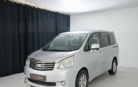 Toyota Noah III, 2013 год, 1 335 000 рублей, 3 фотография
