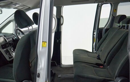 Toyota Noah III, 2013 год, 1 335 000 рублей, 15 фотография
