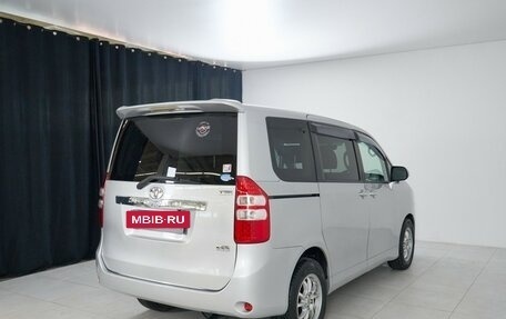 Toyota Noah III, 2013 год, 1 335 000 рублей, 7 фотография