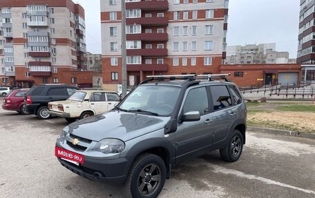 Chevrolet Niva I рестайлинг, 2018 год, 899 000 рублей, 2 фотография