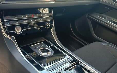 Jaguar XF II, 2019 год, 9 фотография