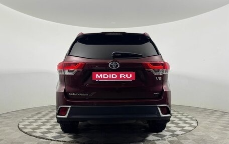 Toyota Highlander III, 2018 год, 3 850 000 рублей, 6 фотография
