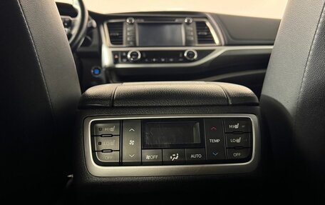 Toyota Highlander III, 2018 год, 3 850 000 рублей, 24 фотография