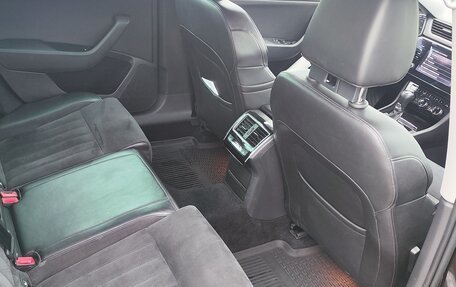 Skoda Superb III рестайлинг, 2017 год, 1 750 000 рублей, 10 фотография