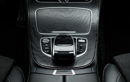 Mercedes-Benz E-Класс, 2018 год, 3 900 000 рублей, 25 фотография