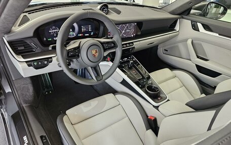 Porsche 911, 2024 год, 32 890 000 рублей, 8 фотография