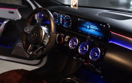 Mercedes-Benz A-Класс, 2018 год, 2 500 000 рублей, 9 фотография