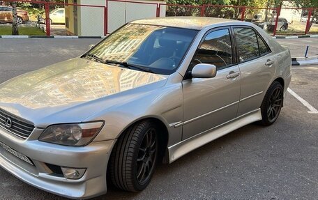 Lexus IS II рестайлинг 2, 1999 год, 800 000 рублей, 2 фотография