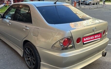 Lexus IS II рестайлинг 2, 1999 год, 800 000 рублей, 4 фотография