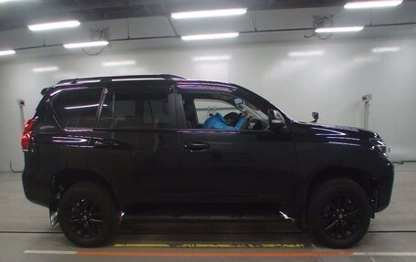 Toyota Land Cruiser Prado 150 рестайлинг 2, 2021 год, 3 600 000 рублей, 3 фотография