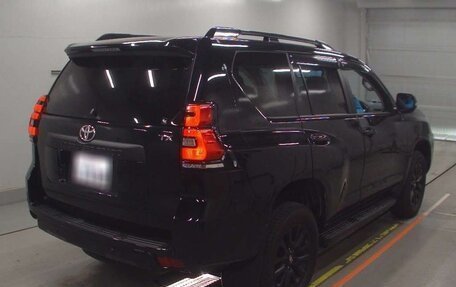 Toyota Land Cruiser Prado 150 рестайлинг 2, 2021 год, 3 600 000 рублей, 6 фотография