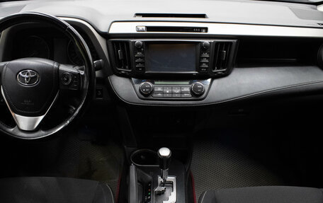 Toyota RAV4, 2017 год, 2 679 000 рублей, 10 фотография
