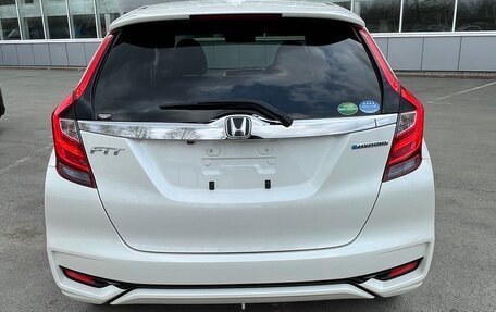Honda Fit III, 2018 год, 1 590 000 рублей, 6 фотография