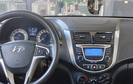 Hyundai Solaris II рестайлинг, 2012 год, 960 000 рублей, 11 фотография