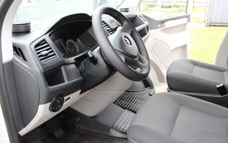 Volkswagen Caravelle T5, 2015 год, 2 300 000 рублей, 5 фотография