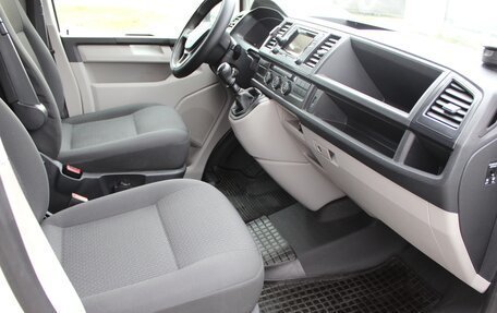 Volkswagen Caravelle T5, 2015 год, 2 300 000 рублей, 7 фотография