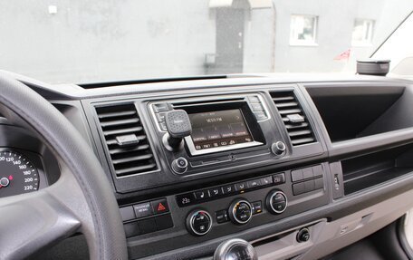 Volkswagen Caravelle T5, 2015 год, 2 300 000 рублей, 12 фотография
