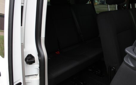 Volkswagen Caravelle T5, 2015 год, 2 300 000 рублей, 9 фотография