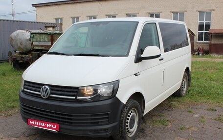 Volkswagen Caravelle T5, 2015 год, 2 300 000 рублей, 2 фотография