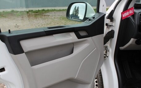 Volkswagen Caravelle T5, 2015 год, 2 300 000 рублей, 14 фотография
