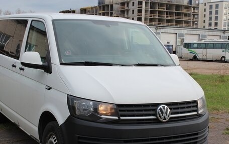 Volkswagen Caravelle T5, 2015 год, 2 300 000 рублей, 4 фотография