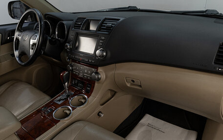 Toyota Highlander III, 2011 год, 1 999 000 рублей, 18 фотография