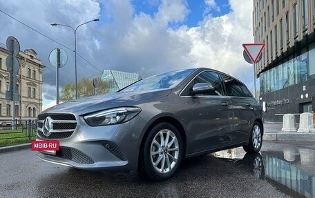 Mercedes-Benz B-Класс, 2019 год, 2 350 000 рублей, 10 фотография