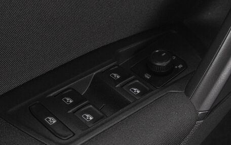 Volkswagen Tiguan II, 2018 год, 2 399 000 рублей, 10 фотография